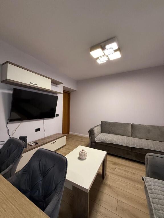 Jepet Me Qera Apartament 2+1+1 Ballkon