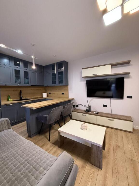 Jepet Me Qera Apartament 2+1+1 Ballkon