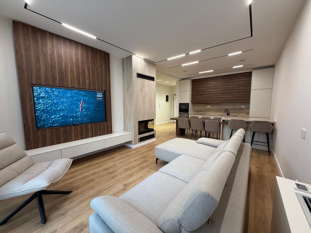 QIRA APARTAMENT LUKSOZ 2+1+2 ME POST PARKIMI TEK GREEN VALLEY RESIDENCE!
