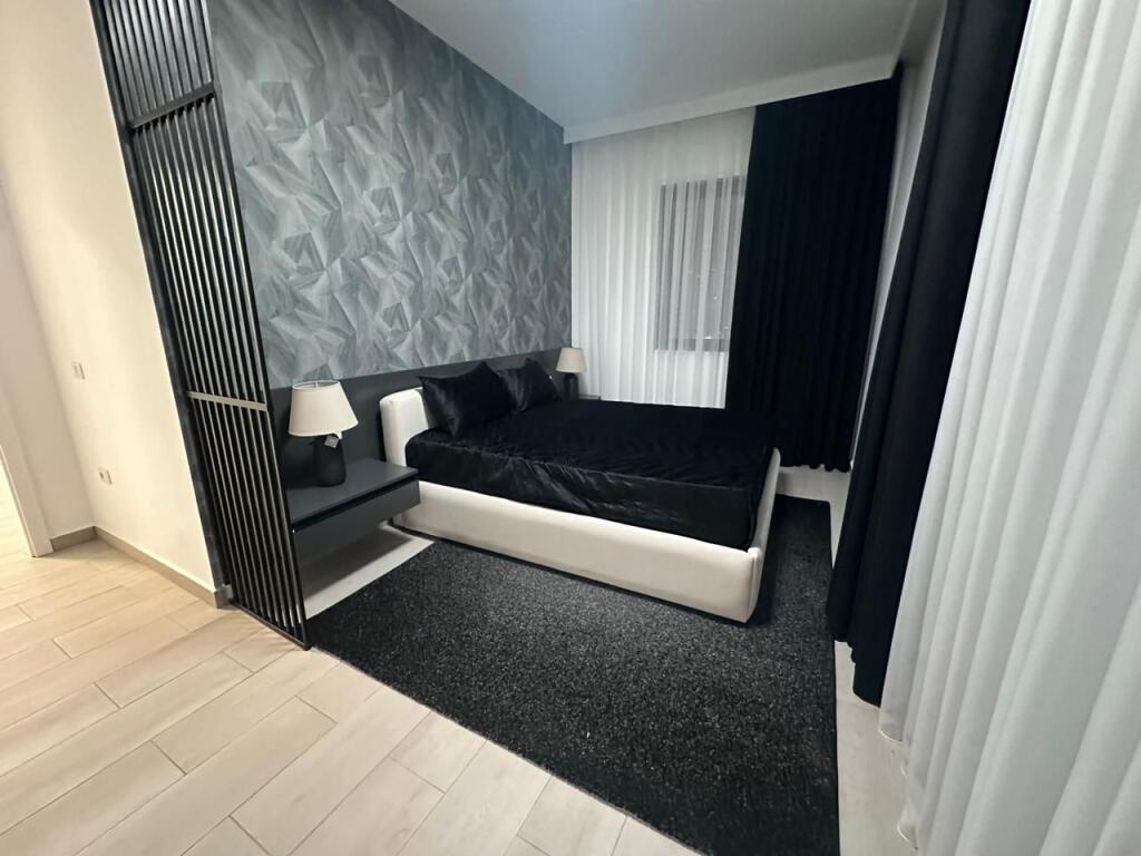 Qera 2+1 Liqeni i Thate , Luks