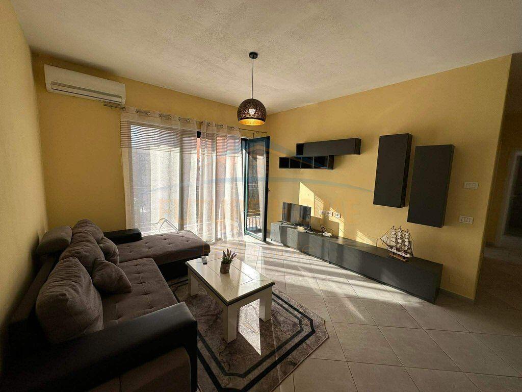 Qera, Apartament 2+1+ Post Parkimi, Unaza e Re.