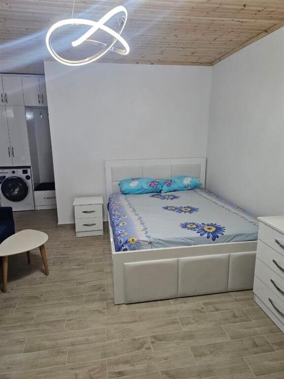 Jepet me qera garsionere , Laprake te Kmy  Cmimi: 300 mije leke