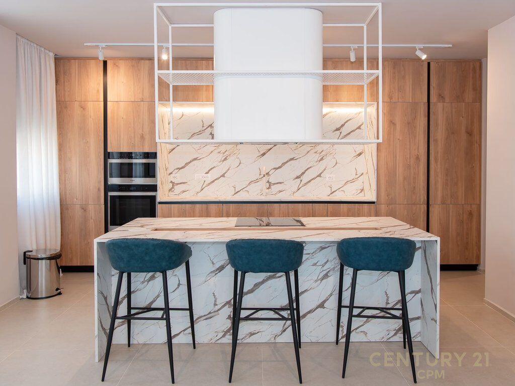 Penthouse Premium 3+1+2 me Verandë Panoramike – Vlorë