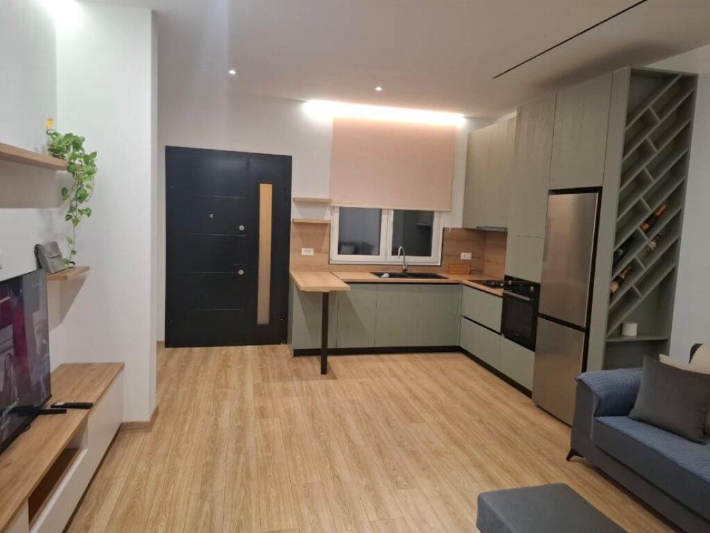 Jepet hyrje e sapo mobiluar 1+1+parkim ne Baldushk, autostrada tirane-elbasan