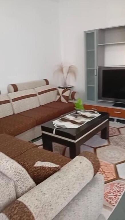 Jepet Me Qera Apartament 2+1+1 Ballkon
