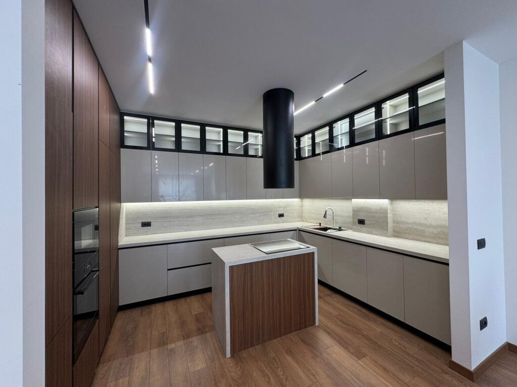 Japim me qira vile te bashkangjitur ne nje nga komplekset me prestigjoze tek Liqeni i Thate, Rezidenca Forest.