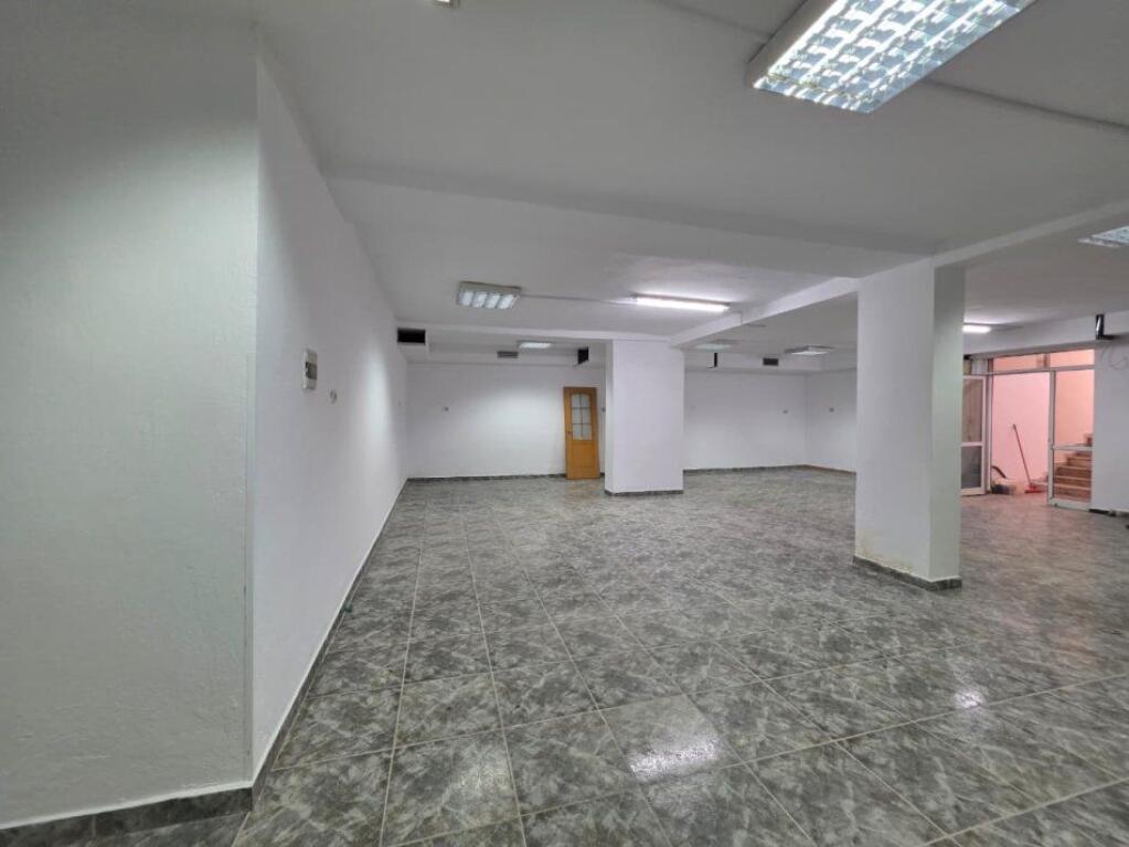 In Affitto: Locale Commerciale Sup.110m² Sulla Strada Principale📍Blocco Ville a Selite - Comune di Parigi | 800€/Mese