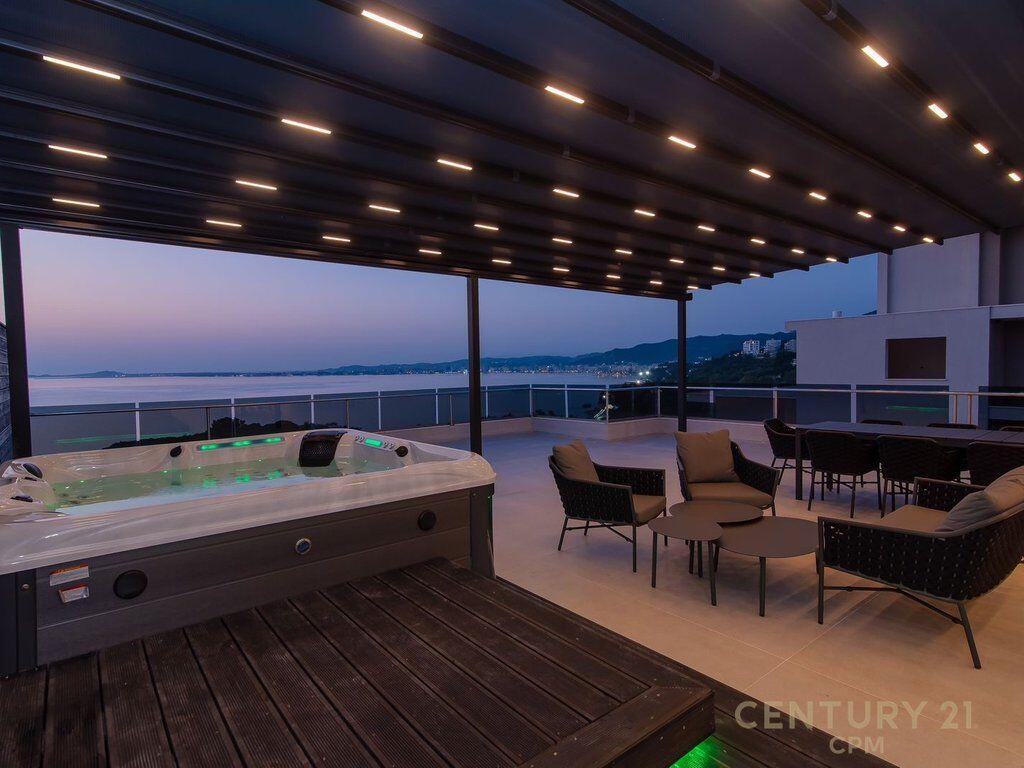 Penthouse Premium 3+1+2 me Verandë Panoramike – Vlorë