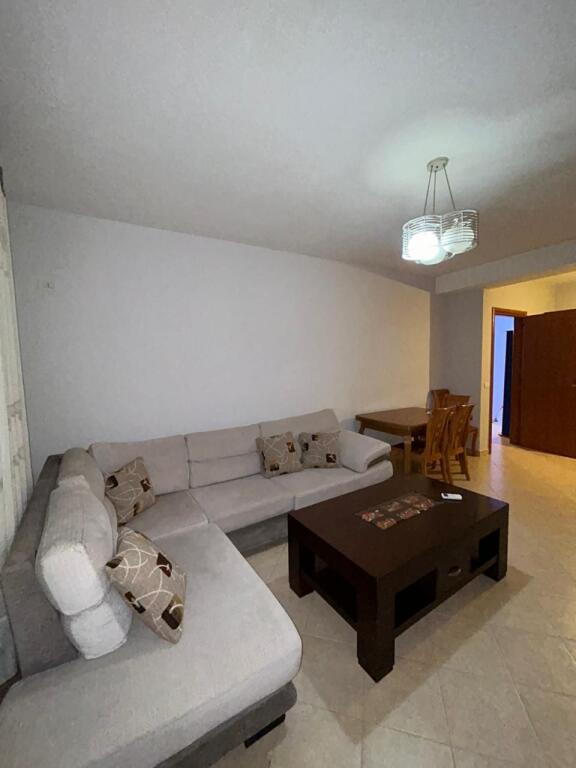 🏡 Apartament 2+1 me qira – Komuna e Parisit