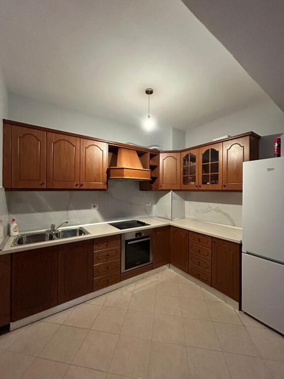 🏡 Apartament 2+1 me qira – Komuna e Parisit