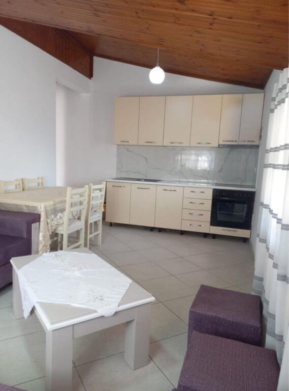 Affittasi Appartamento 2+1+1 con Balcone