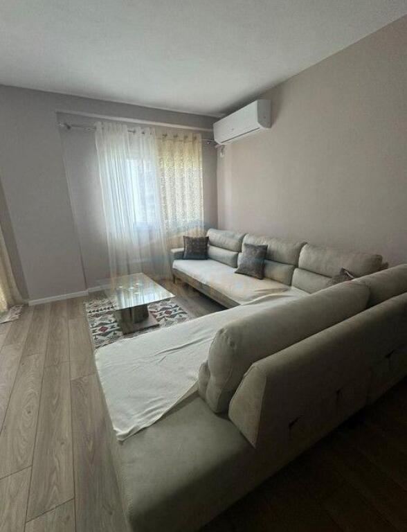 Qera, Apartament 2+1 tek Thesari, Fresku