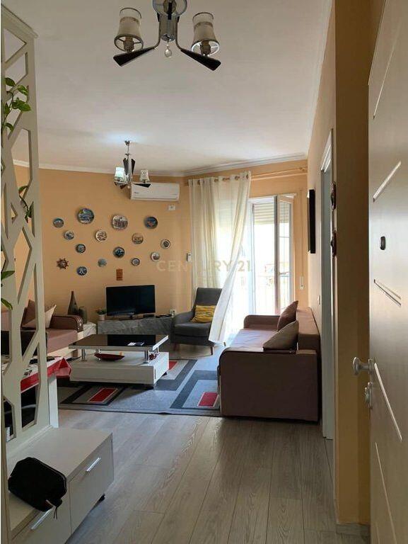 SHESIM APARTAMENT 1+1 NE TEK VALUTA, DURRES QENDER LULISHTJA 1 MAJI!