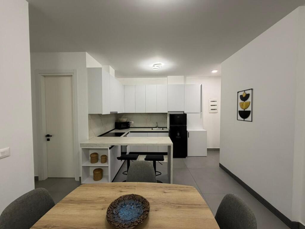 Apartament 2+1 per qira tek Montesori Schl/Liqeni i Thate.​