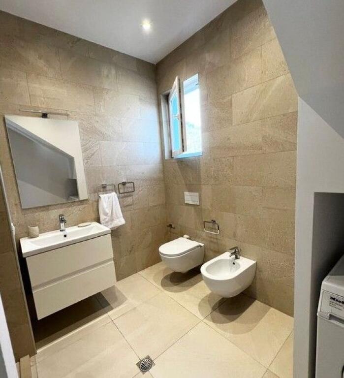 Qera, Vile 2-Kateshe, Prush, Tirana.