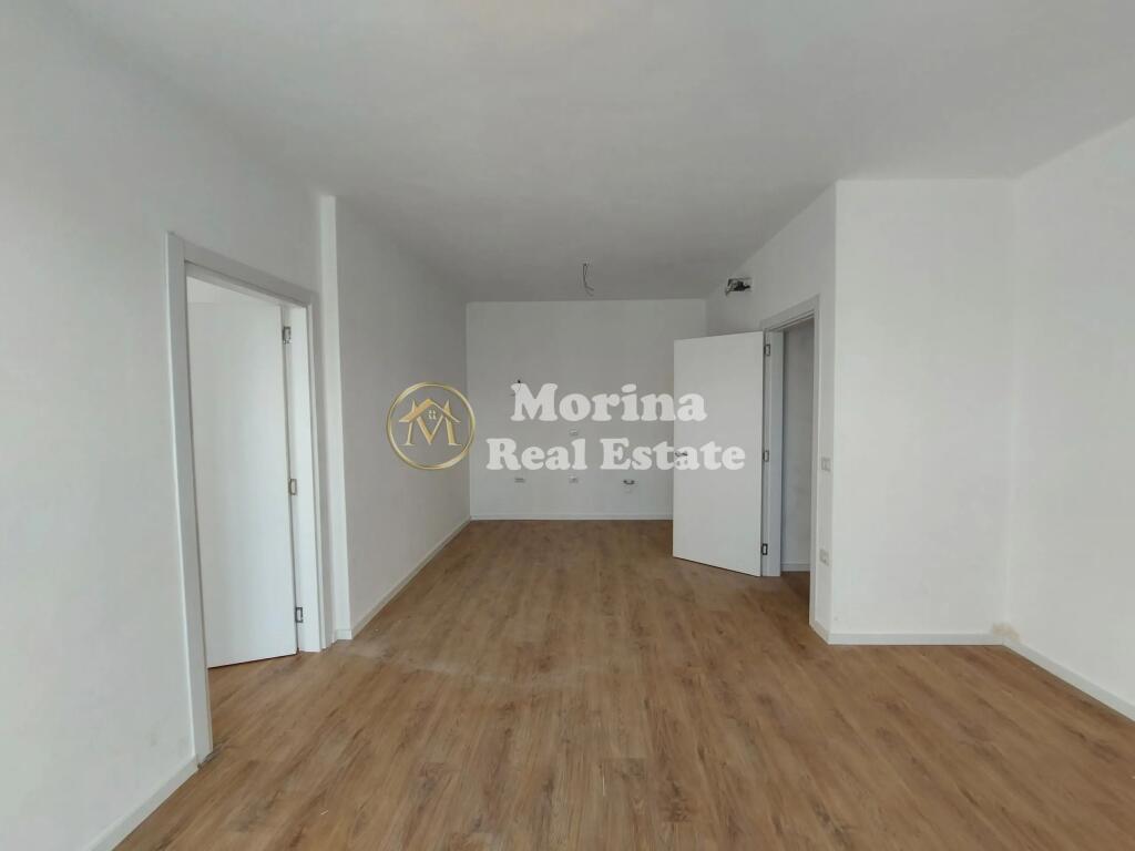 Qera, Apartament  3+1, ne Kompleksin Univers City, 350 euro/muaj