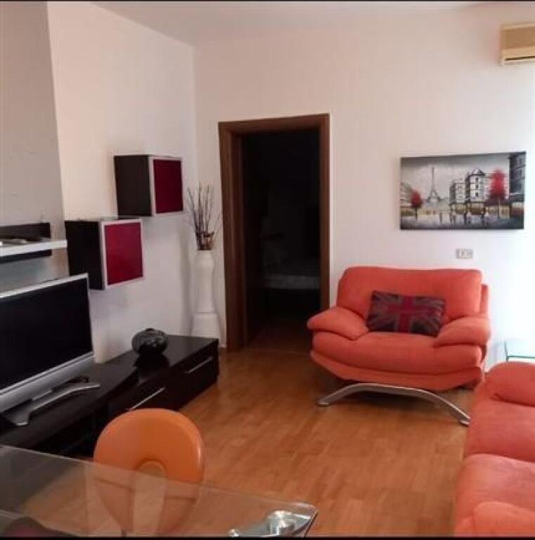 APARTAMENT ME QERA 1+1 21 DHJETORI 60.000 LEKE