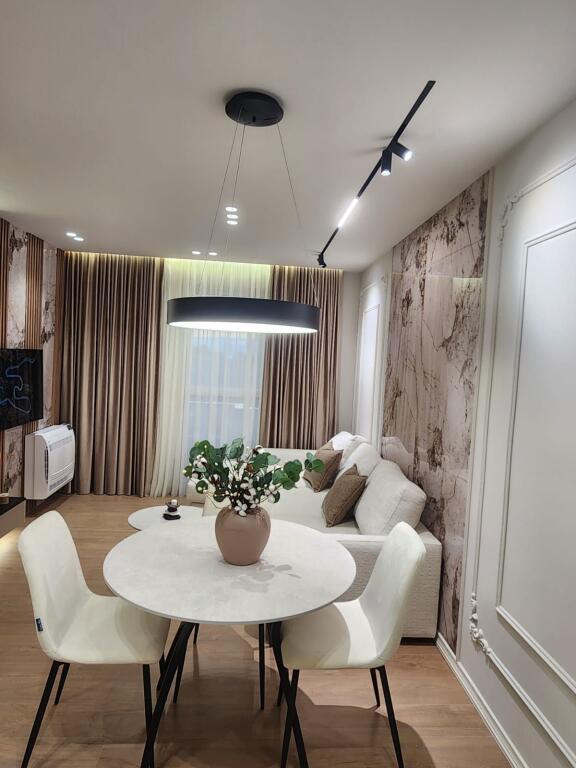 Shitet Apartament 2+1