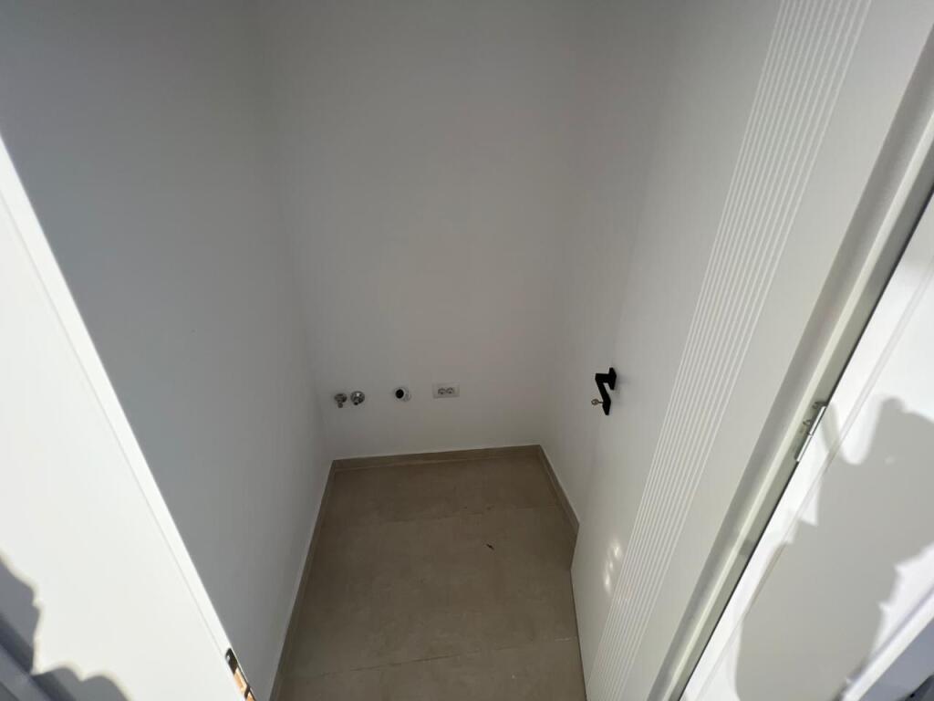 📣 SHITET Apartament 2+1 Me Depo Dhe Ballkon 📍 Prane Qendres 🛣️ Rruga e "Bogdaneve" ✨ 💶 Cmimi 240.000 Euro