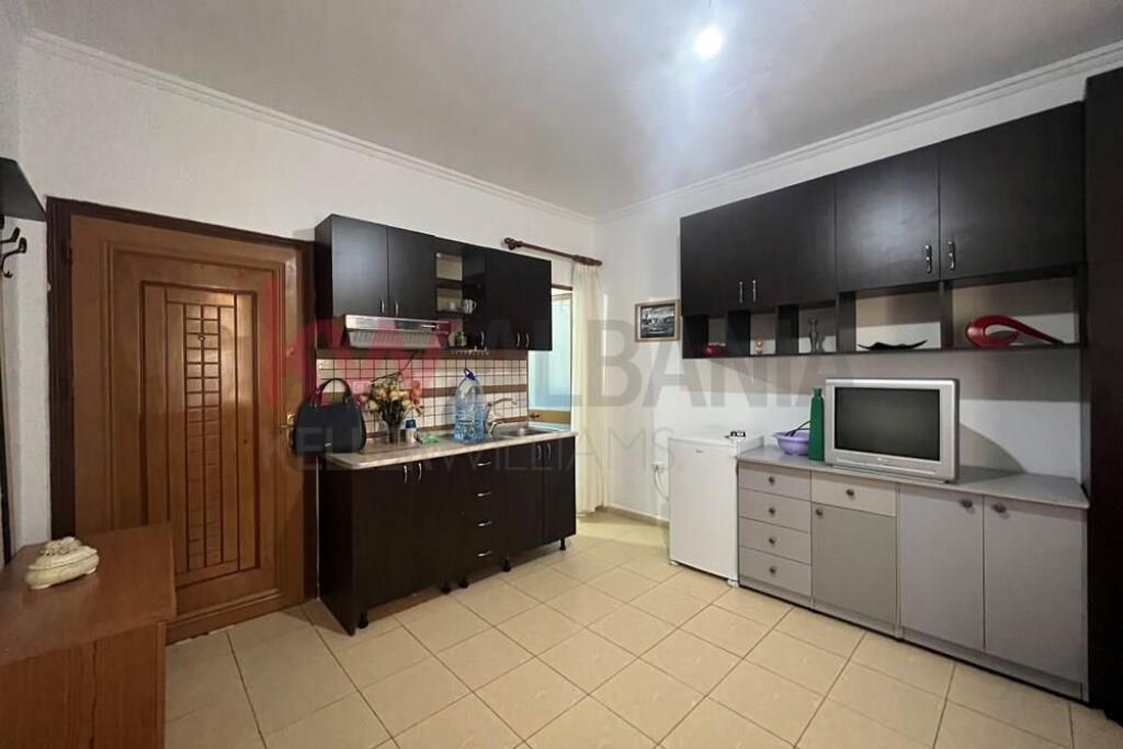 JEPET ME QERA GARSONIERE FRESK