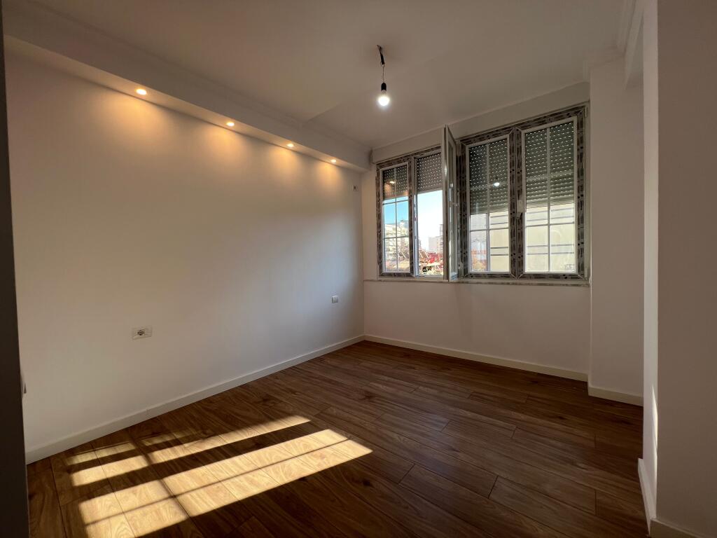 📣 SHITET Apartament 2+1 Me Depo Dhe Ballkon 📍 Prane Qendres 🛣️ Rruga e "Bogdaneve" ✨