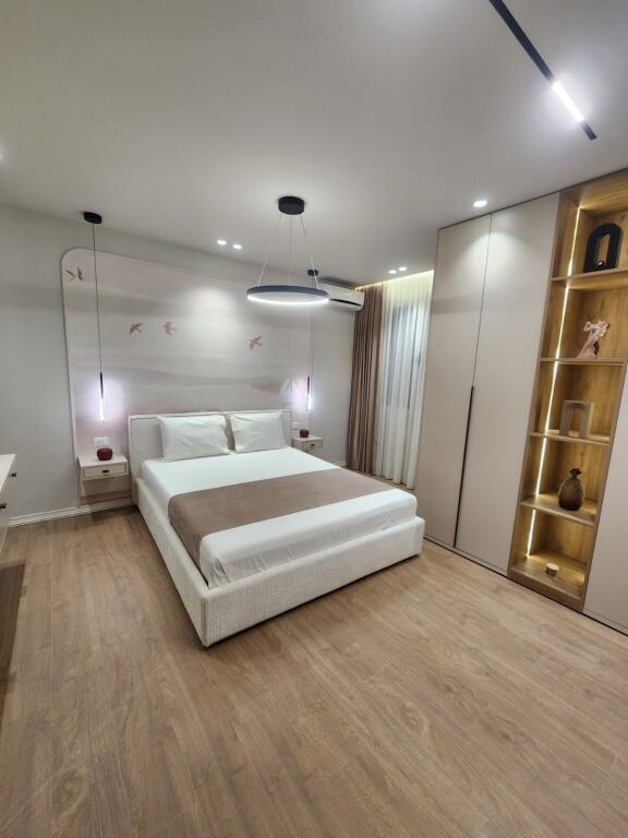 Shitet Apartament 2+1