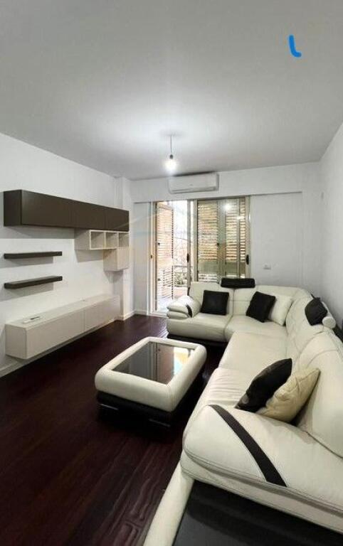 Shitet, Apartament 1+1, Fresku, Tiranë