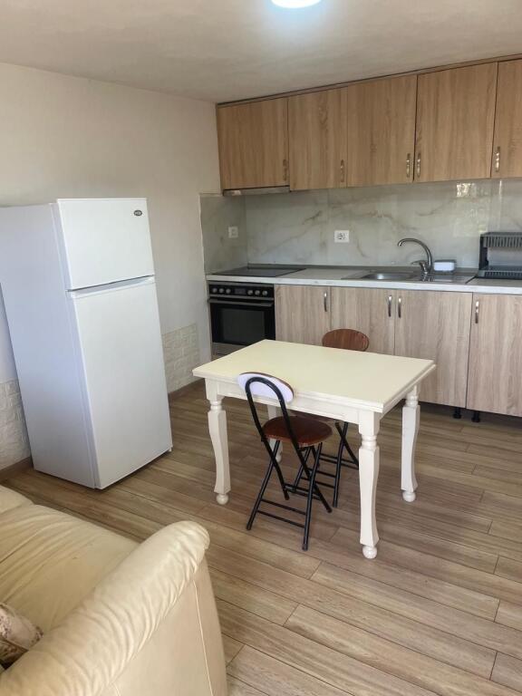 Shtepi me qera, sauk, 280 euro