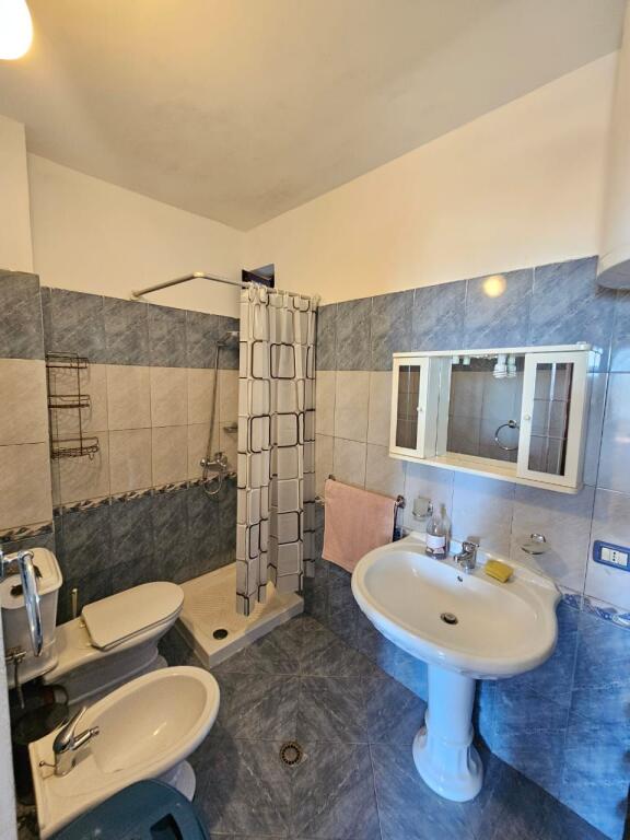 JEPET ME QERA APARTAMENT 2+1 PRANE POLIKLINIKES DURRES