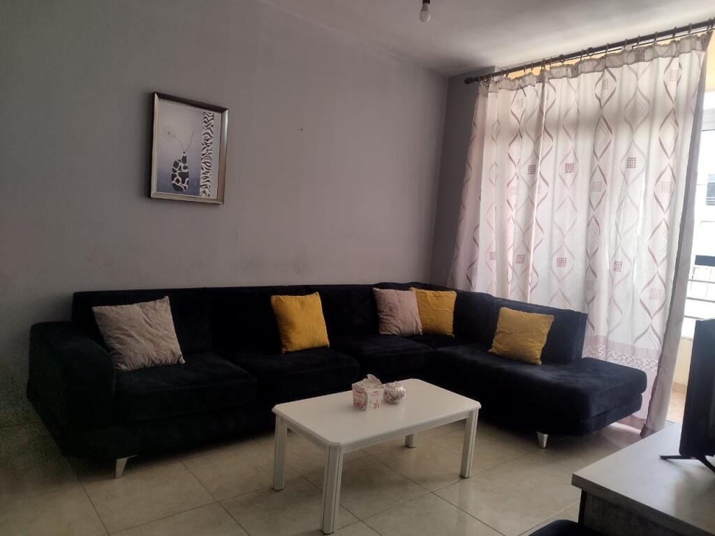 Jepet me Qira 1+1 Astir