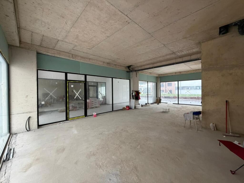 Locale commerciale in affitto presso Univers City vicino a QTU.