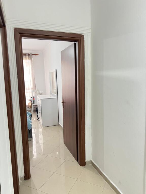 Apartament 1+1, Astir!