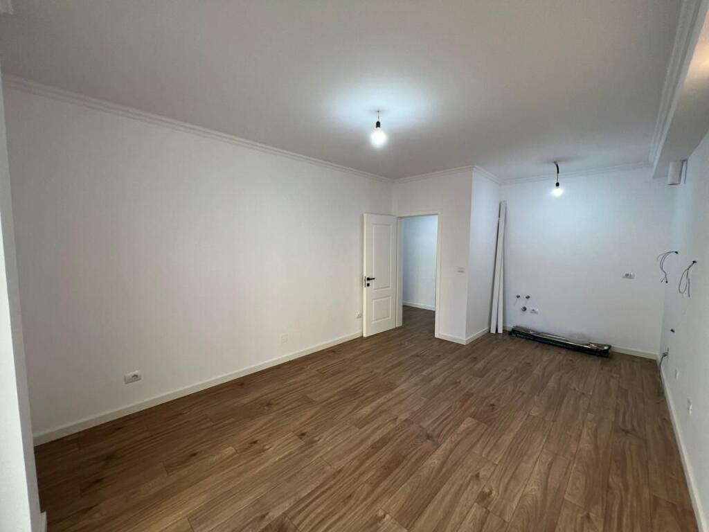 📣 SHITET Apartament 2+1 Me Depo Dhe Ballkon 📍 Prane Qendres 🛣️ Rruga e "Bogdaneve" ✨ 💶 Cmimi 255.000 Euro