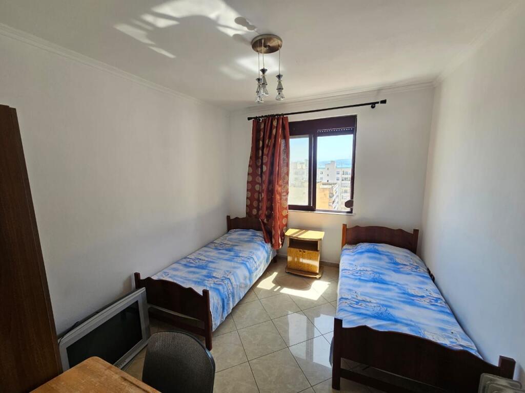 JEPET ME QERA APARTAMENT 2+1 PRANE POLIKLINIKES DURRES