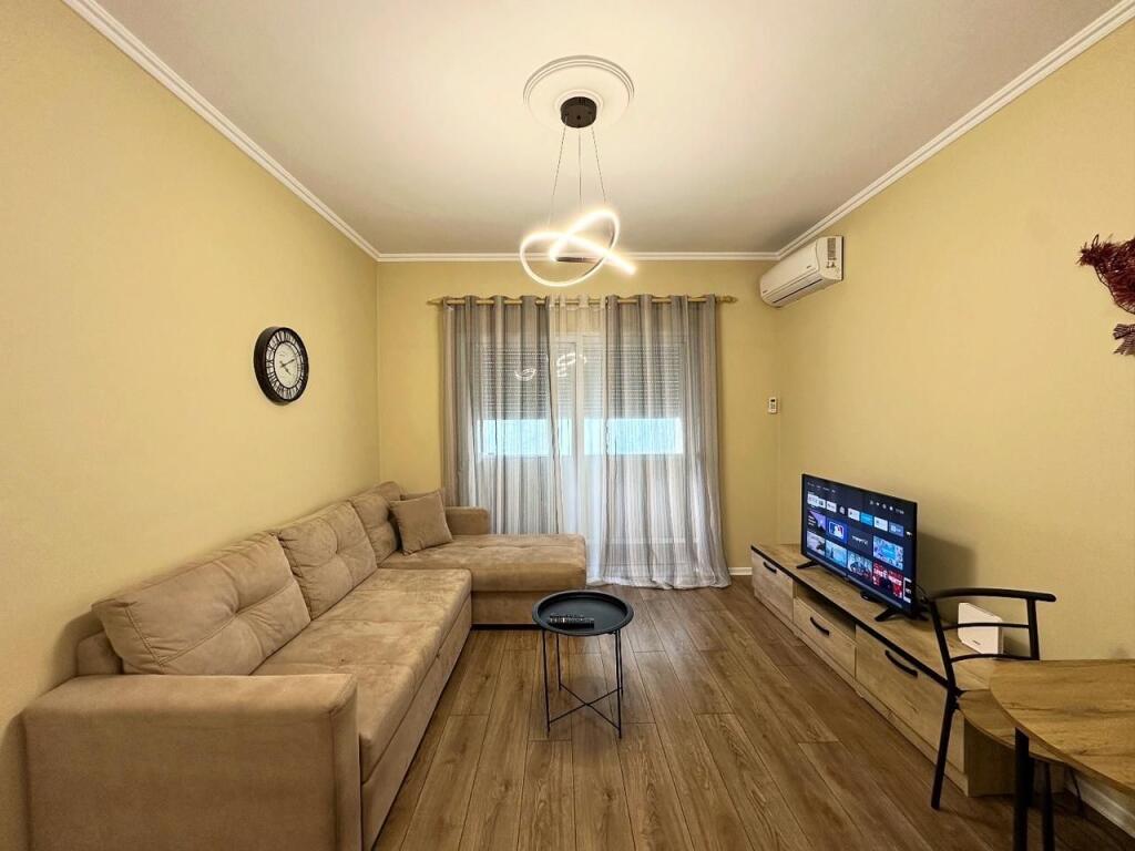 Apartament 1+1 per qira prane Toptani Center.