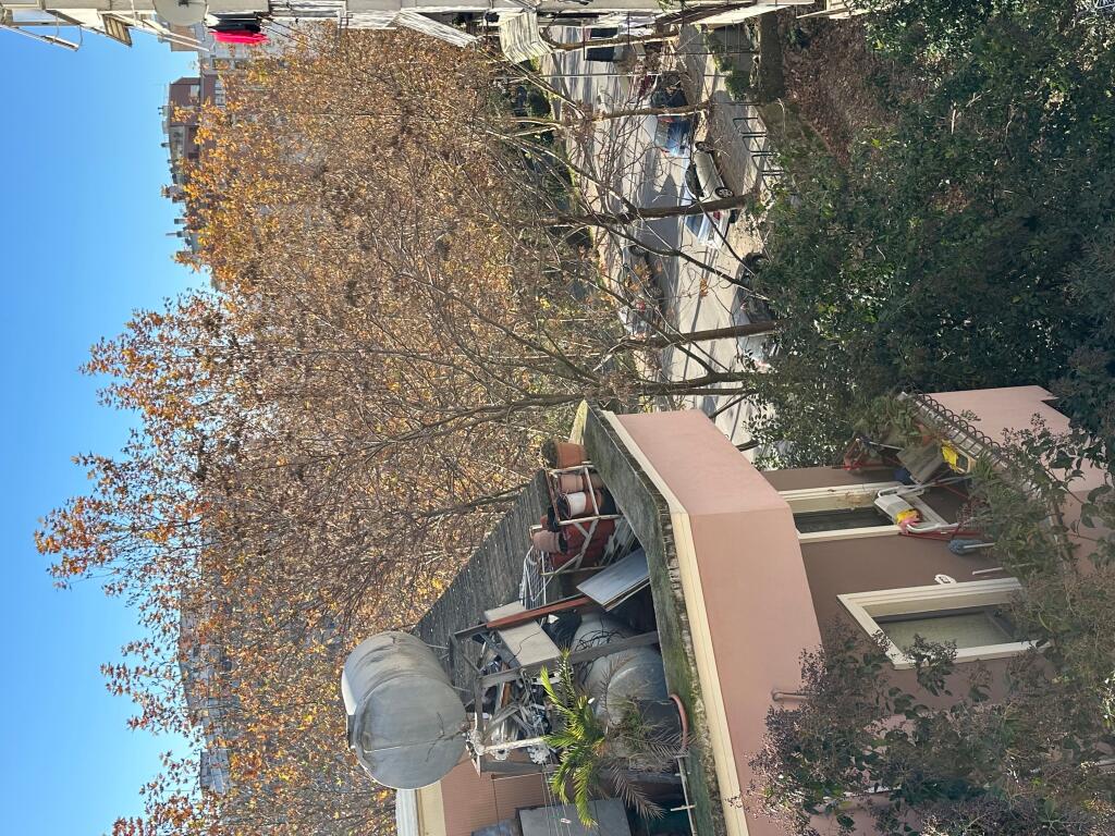 Jepet me qira 1+1 buze rruge ne Brryl 🏷️45.000leke Kati 5 pa ashensor pallat 6 katesh