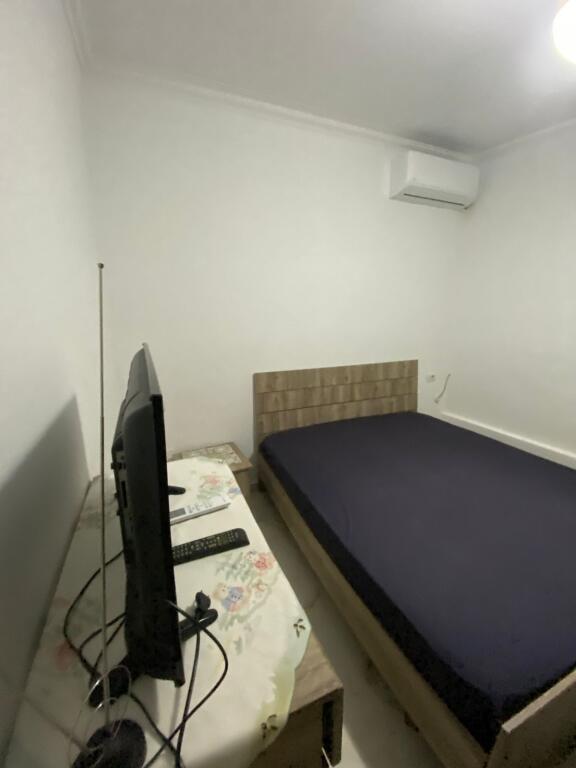 Jepet me qera 1+1 mobiluar kat 1 vile 30000 lek