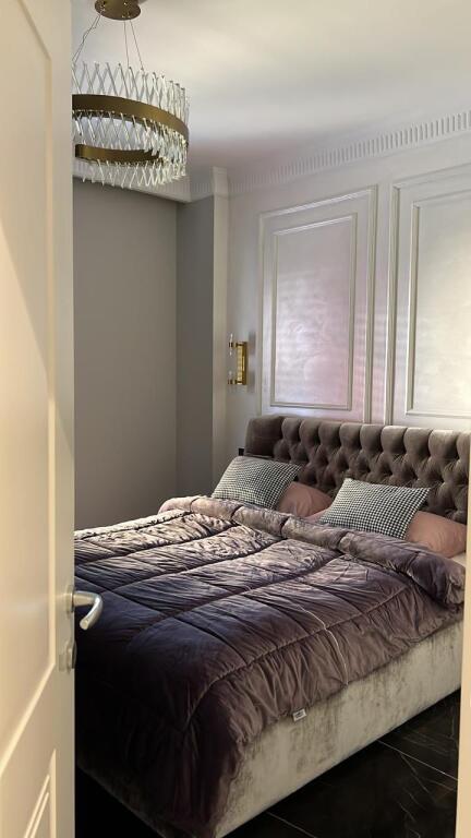 • Luksoz 2+1+2 PLAZH Mobilim i plotë, kati i dytë nga toka. 