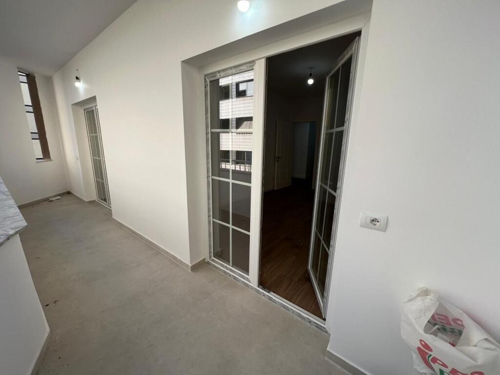 📣 SHITET Apartament 2+1 Me Depo Dhe Ballkon 📍 Prane Qendres 🛣️ Rruga e "Bogdaneve" ✨ 💶 Cmimi 255.000 Euro