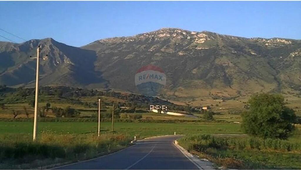 Vilë 3-Katëshe (Karabina) në Shitje, Tragjas, Vlorë