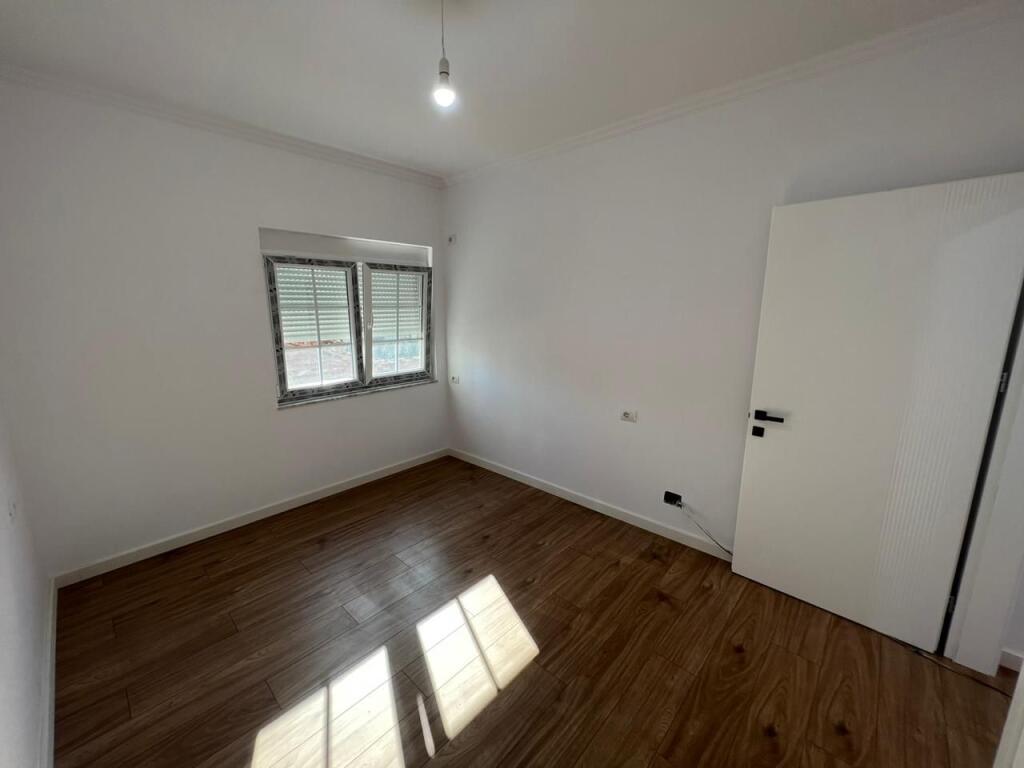 📣 SHITET Apartament 2+1 Me Depo Dhe Ballkon 📍 Prane Qendres 🛣️ Rruga e "Bogdaneve" ✨ 💶 Cmimi 240.000 Euro