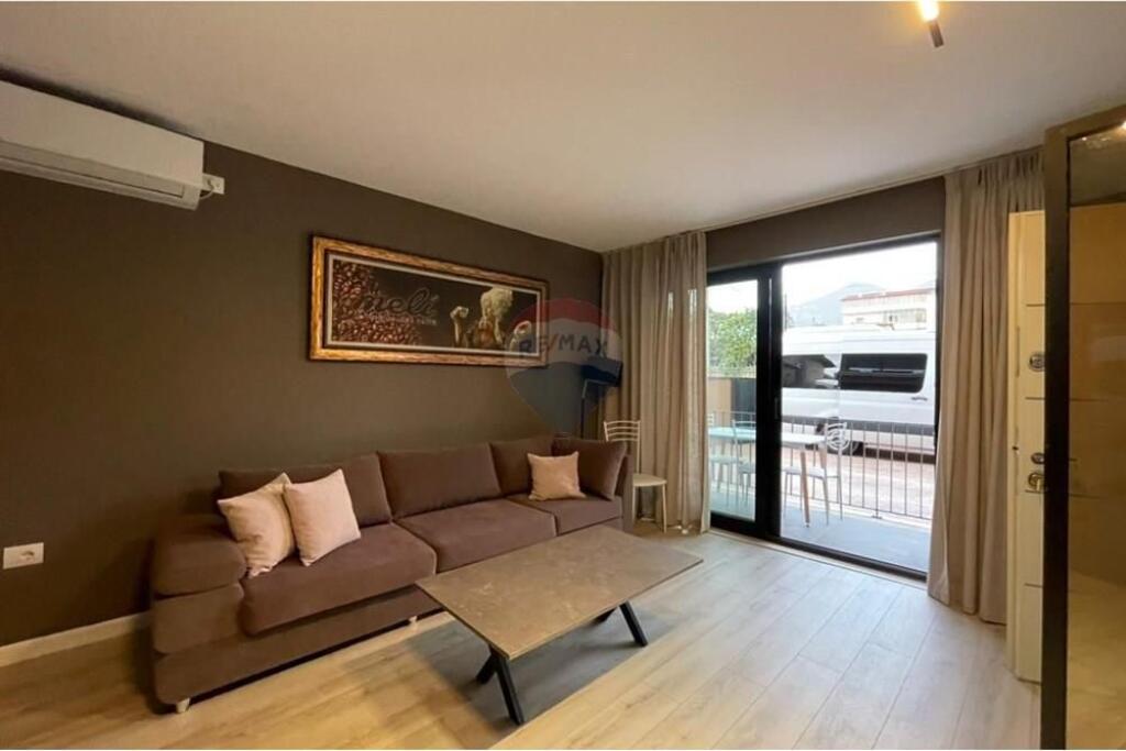 Jepet me qira apartament 1+1+p.parkimi te 5 Maji
