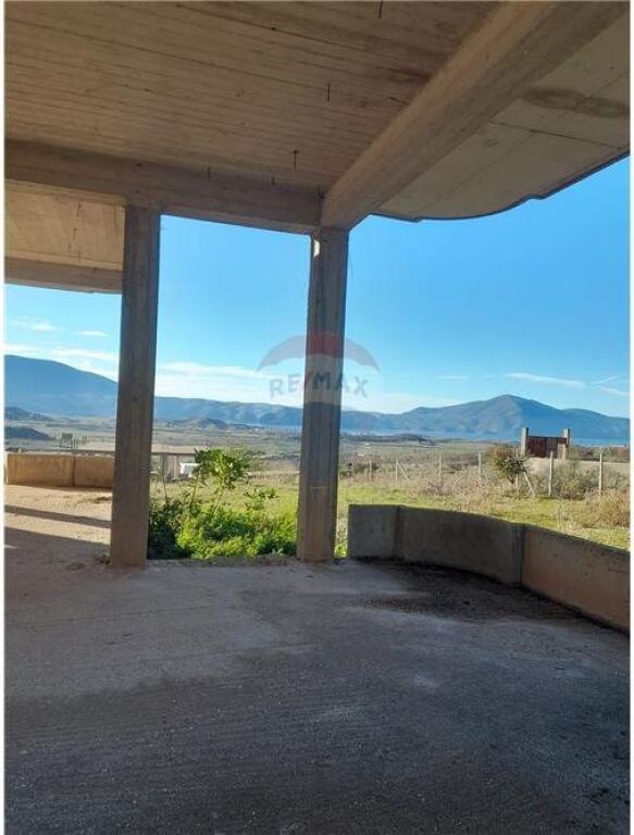 Vilë 3-Katëshe (Karabina) në Shitje, Tragjas, Vlorë