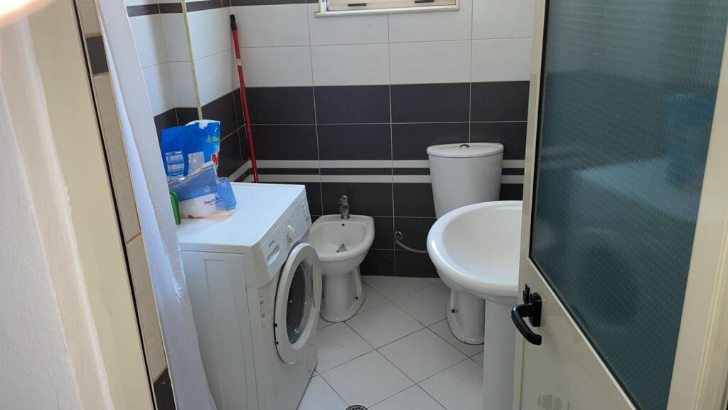 🏢Rruga Mine Peza,prane Prokurorise Tirane jepet me qera apartament 1+1,i mobiluar.500Euro