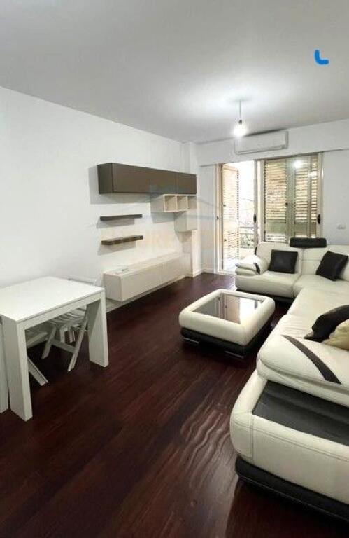Shitet, Apartament 1+1, Fresku, Tiranë