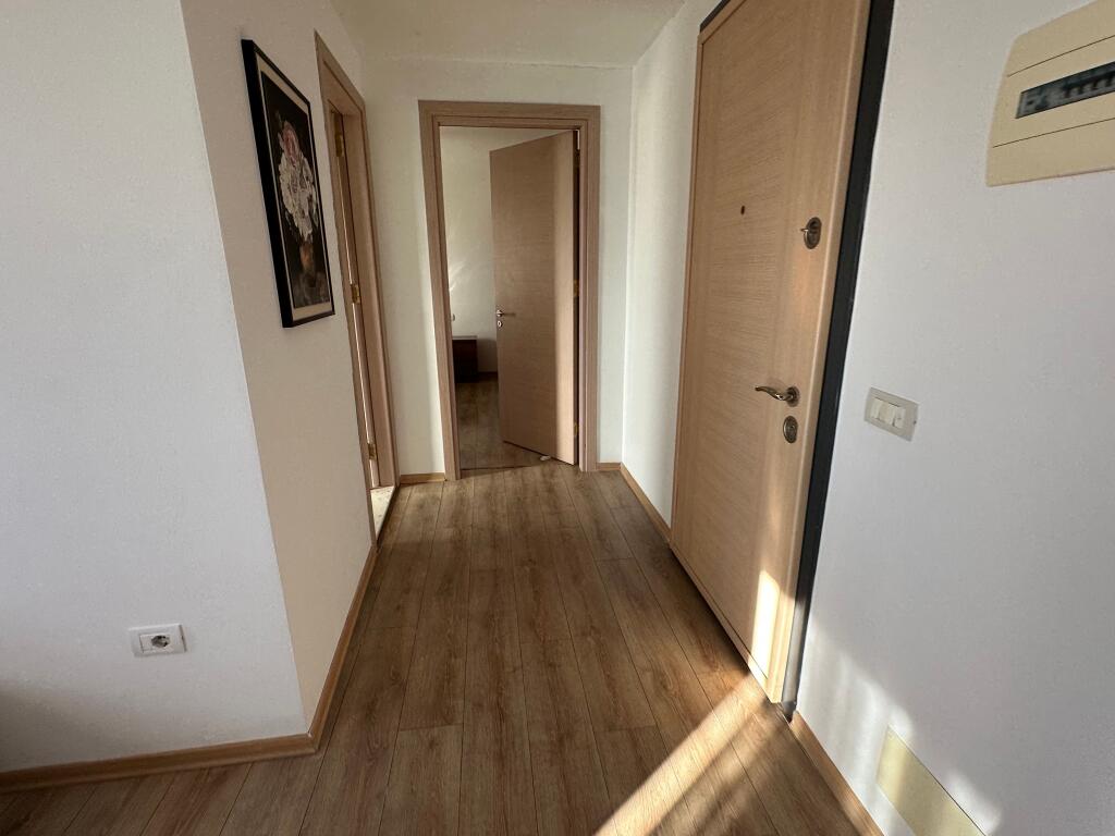 Jepet me qira 1+1 buze rruge ne Brryl 🏷️45.000leke Kati 5 pa ashensor pallat 6 katesh