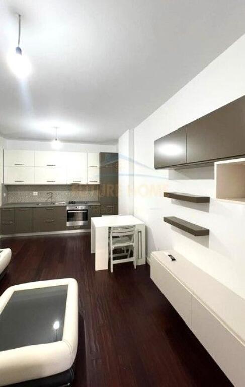 Shitet, Apartament 1+1, Fresku, Tiranë