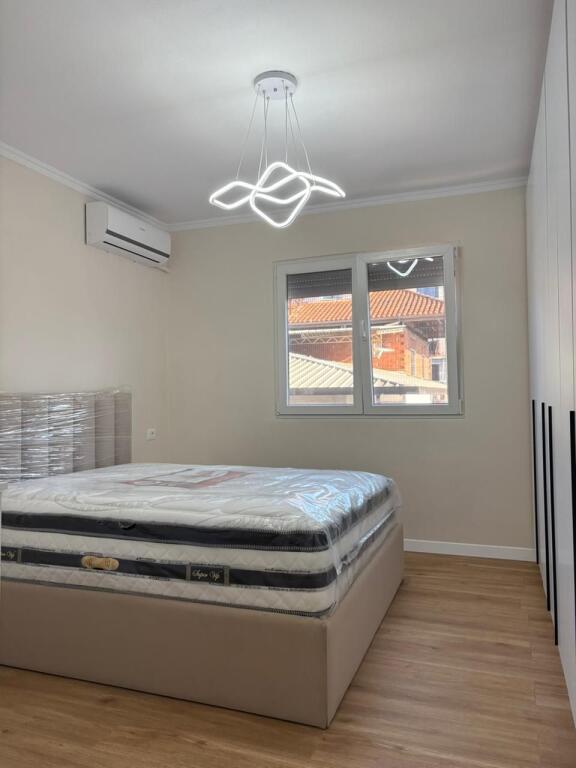 APARTAMENT 1+1 I RINOVUAR TOTALISHT – GATI PËR BANIM – MUNDËSI BLERJE ME KREDI