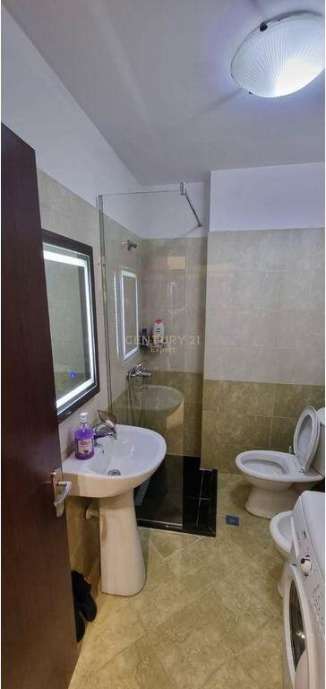 Shitet Garsoniere e Investuar – Rr. Mine Peza, pranë Prokurorisë së Tiranës