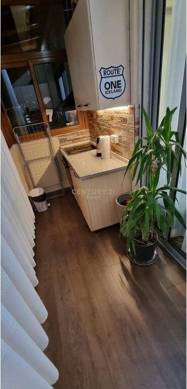 Shitet Garsoniere e Investuar – Rr. Mine Peza, pranë Prokurorisë së Tiranës